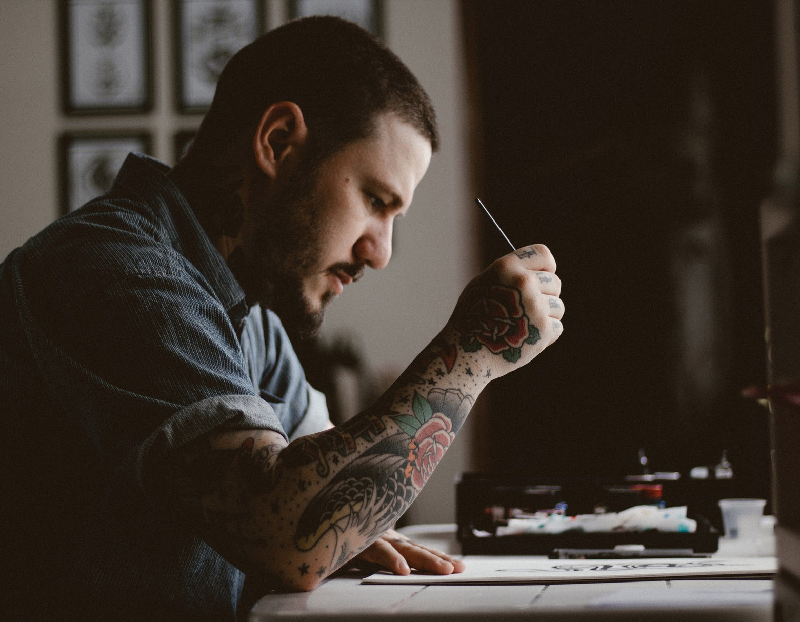 Tattoo artist Dorian Rasel