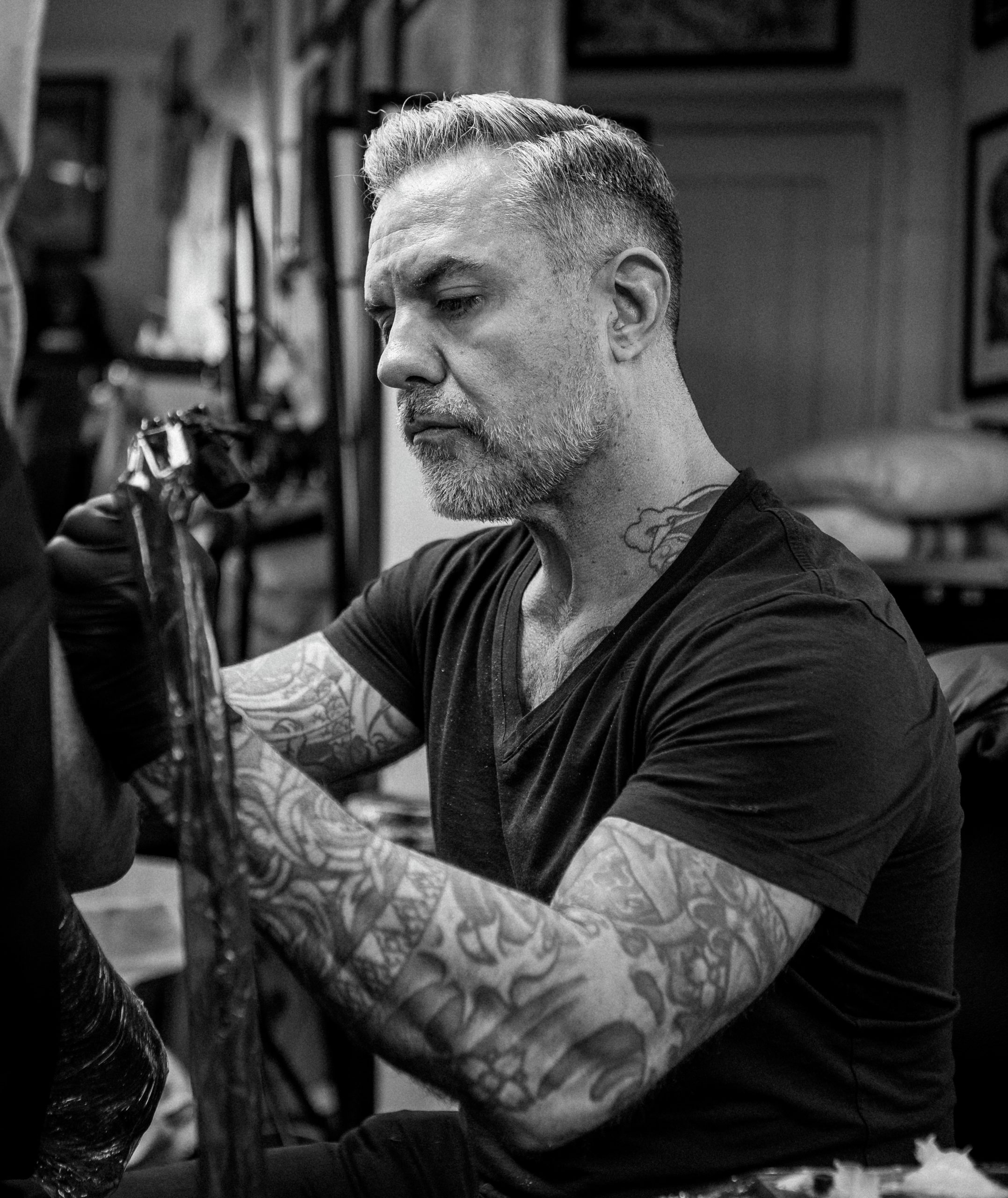 Tattoo artist Artemio Agnar